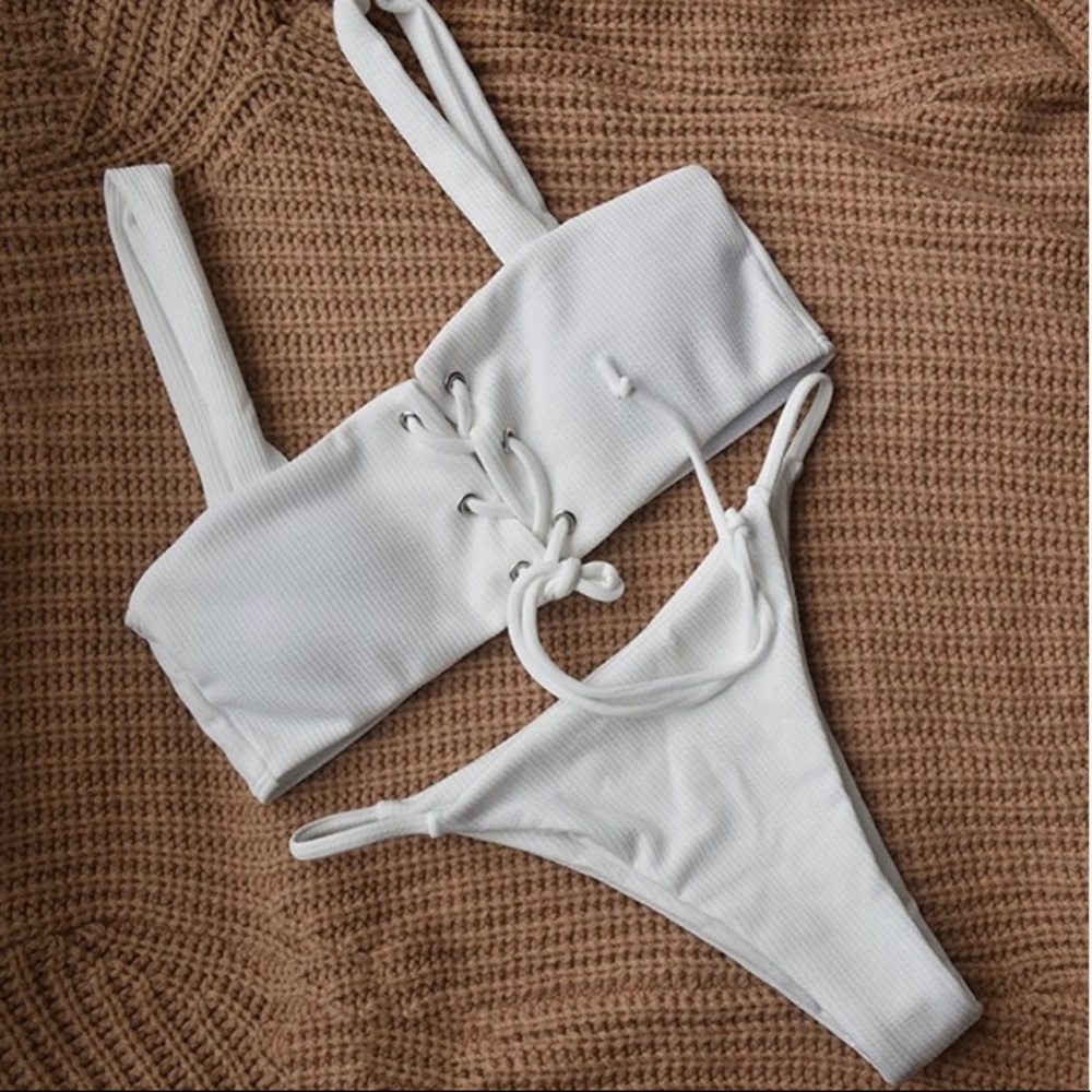 Cheeky white bikini set